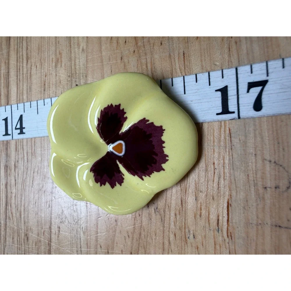 Avon Yellow Ceramic Pansy Flower Brooch Pin Vintage 70s Retro Botanical Jewelry